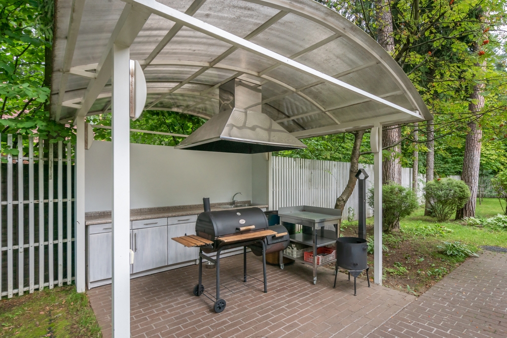 small outdoor kitchen ideas